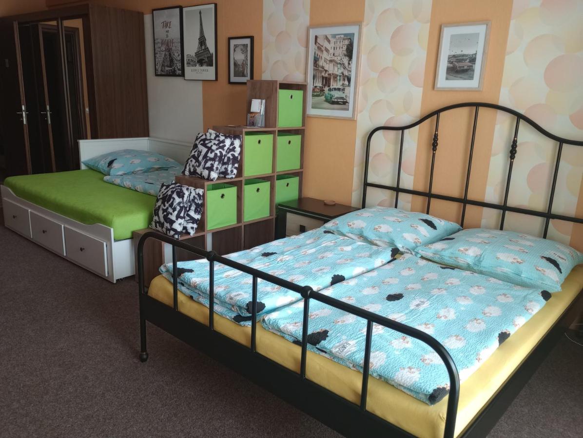 Apartman Rezidence Certovka 2121 Free Parking Garage การ์โลวีวารี ภายนอก รูปภาพ
